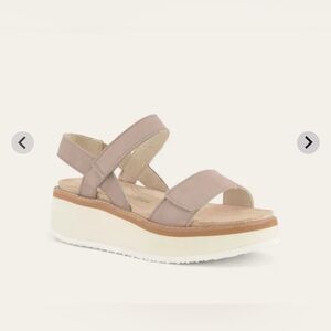 Naot Beige meringue Platform Sandals, size 8
